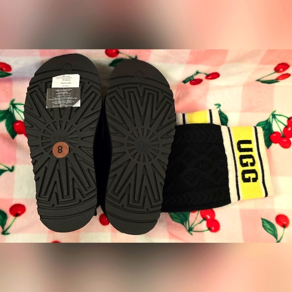 Ugg Black Platform Tall Sock Boot/Sweater Letter Classic Boot Size 8 - Picture 4 of 7